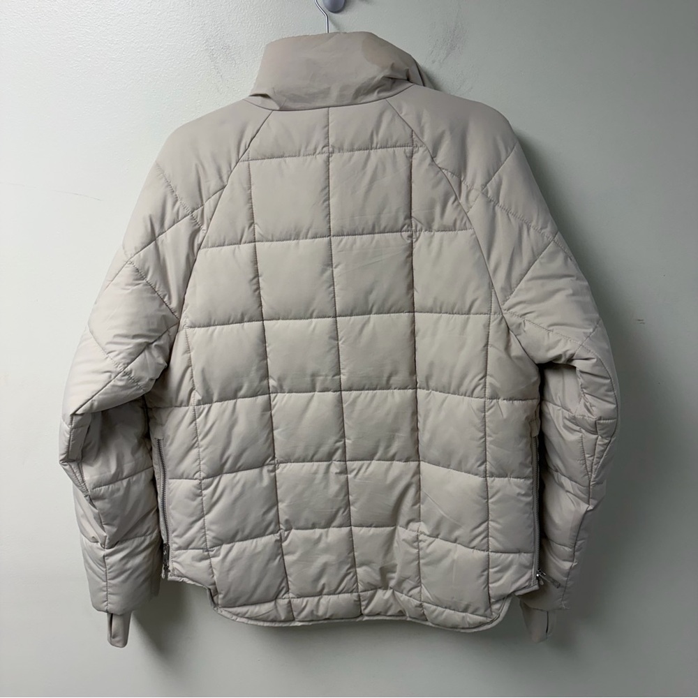 Abercrombie & Fitch Your Personal Best On The Go Puffer Moonbeam Size Medium - Picture 9 of 10